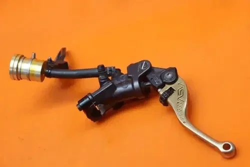 05-06 YAMAHA YZF R1 OEM BREMBO FRONT BRAKE MASTER CYLINDER WITH ASV LEVER