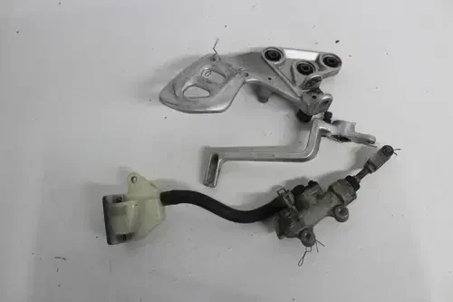 2000 SUZUKI HAYABUSA GSX1300R RIGHT REARSET REAR SET DRIVER FOOT PEG REST STOP