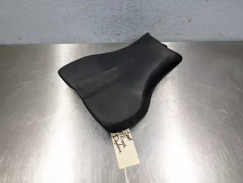 2009-2012 TRIUMPH DAYTONA 675R 675 R FRONT SEAT RIDER OEM NO TEAR GOOD CONDITION