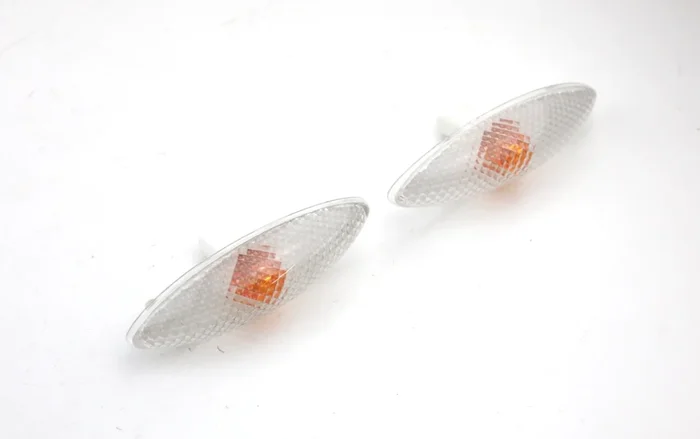 2x Genuine OEM Toyota Yaris Side Indicator Repeater Light Lens Pair 1999-2005