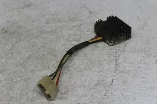 87 YAMAHA FZ600 RECTIFIER VOLTAGE REGULATOR