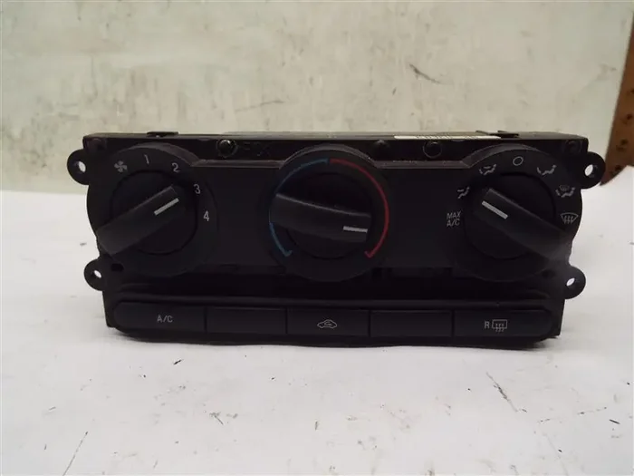 DASH MOUNTED TEMPERATURE CONTROLS Freestar Monterey 2004-2007 – MRK231328