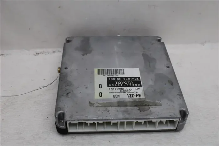 ECU ECM COMPUTER TOYOTA COROLLA 2001 2002 AUTO 4SPD – 1067531