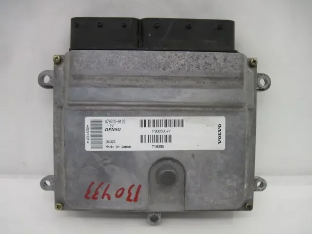 ECU ECM COMPUTER Volvo S40 50 V70 04 05 06 07 – 666267