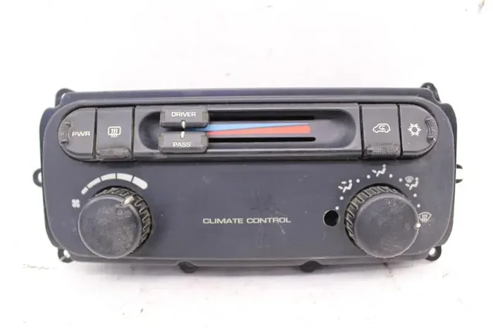 FRONT TEMPERATURE CONTROLS Town & Country Caravan Voyager 2003 – 1017411