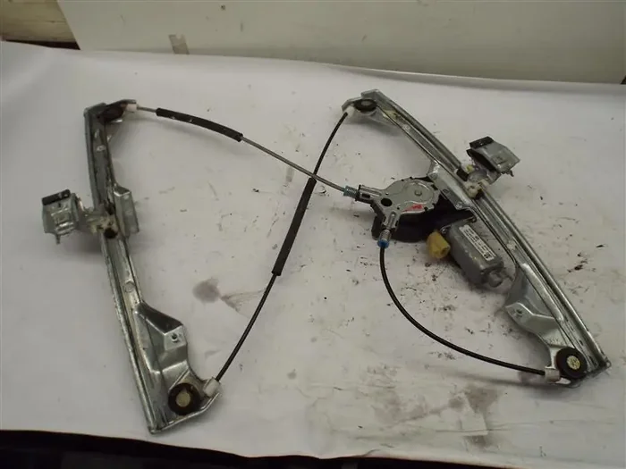 FRONT WINDOW REGULATOR Grand Prix 2004 04 2005 05 2006 06 07 08 Right – MRK195067