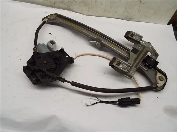FRONT WINDOW REGULATOR PT Cruiser 2001 01 02 03 04 05 Left – MRK227237