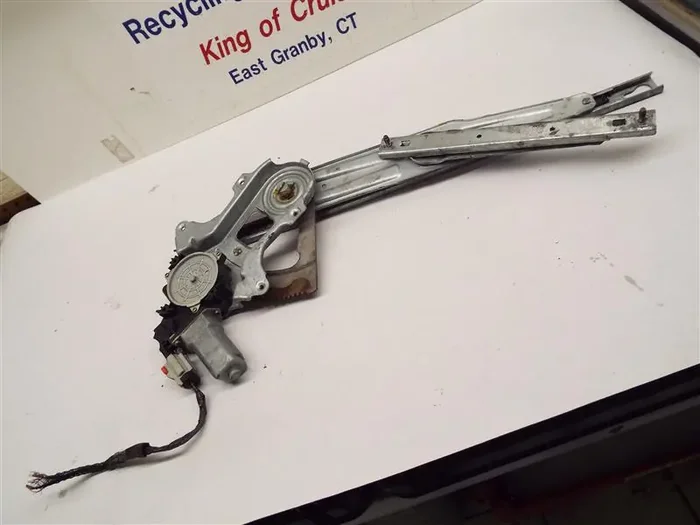 FRONT WINDOW REGULATOR Sebring Stratus 2001 01 02 03 04 05 06 Right – MRK179538
