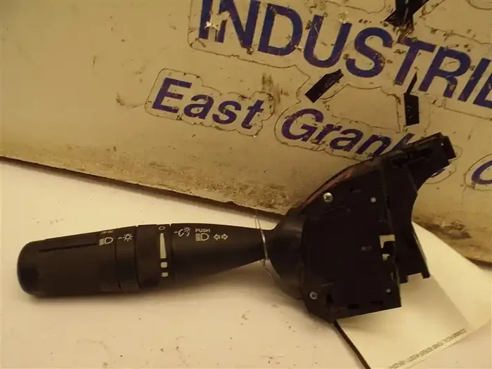 [INVENTORYCAR_YEAR_MAKE_MODEL] TURN SIGNAL SWITCH – MRK163878