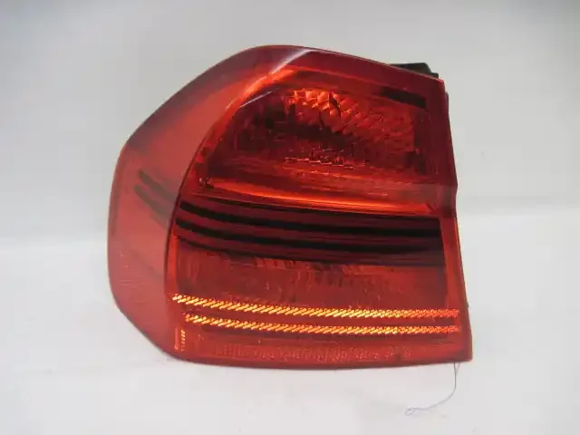 OUTER TAIL LIGHT LAMP 323i 325ci 325i 328i 330ci 330i 06-08 Left – 804006