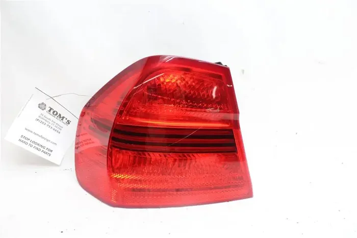 OUTER TAIL LIGHT LAMP 323i 325ci 325i 328i 330ci 330i 06-08 Right – 1085904