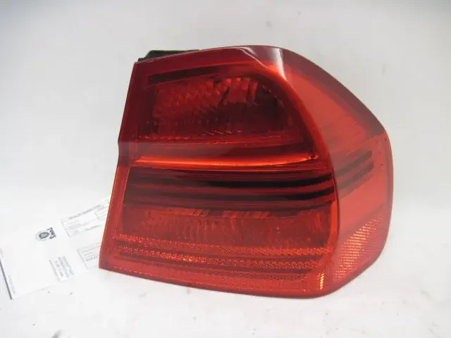 OUTER TAIL LIGHT LAMP 323i 325ci 325i 328i 330ci 330i 06-08 Right – 799693