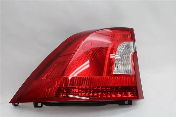 OUTER TAIL LIGHT LAMP Volvo S60 XC60 11 12 13 14 15 Left – 1081430