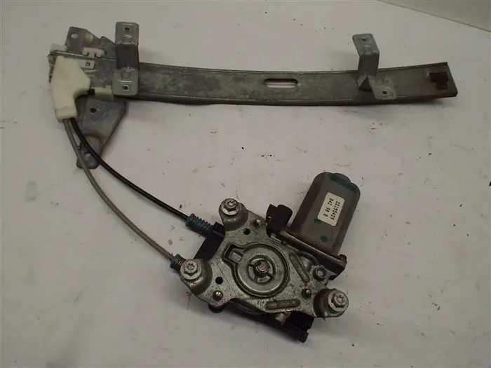 REAR DOOR WINDOW REGULATOR Grand Prix 97 98 99 00 01 02 03 Right – MRK191191