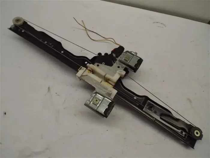 REAR DOOR WINDOW REGULATOR MANUAL Commander 06 07 08 09 10 Left – MRK209607