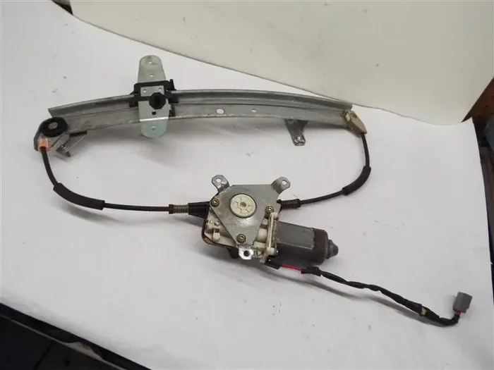 REAR WINDOW REGULATOR Grand Marquis Crown Victoria 92 – 11 Left – MRK234082