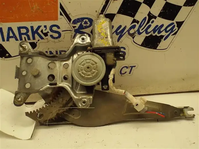 REAR WINDOW REGULATOR Rav 4 1996 96 1997 97 1998 98 99 00 Right – MRK166555