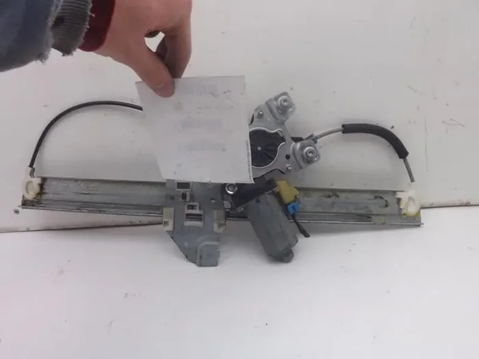 REAR WINDOW REGULATOR Saturn Vue 02 03 04 05 06 07 Left – MRK127815