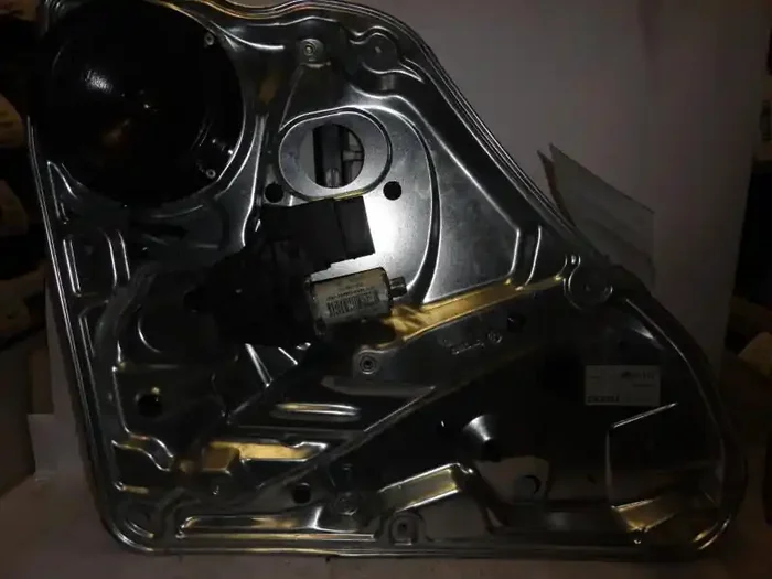 Rear Window Regulator Volkswagen Passat 1998 – MRK32752