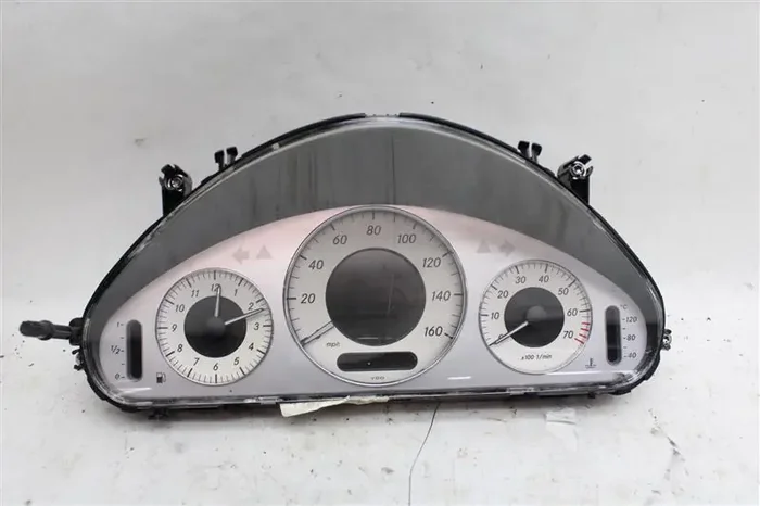 SPEEDOMETER CLUSTER E350 E300 E320 E550 E63 2008 08 – 1099493