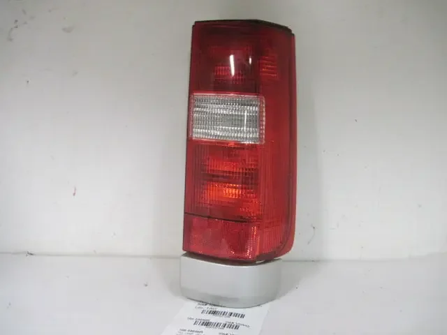 TAIL LIGHT LAMP ASSEMBLY 850 C70 S70 V70 1994-2000 LOWER Right – 437296
