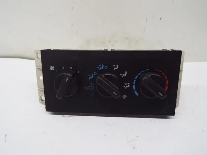 Temperature Controls Jeep Cherokee 2001 – MRK251630