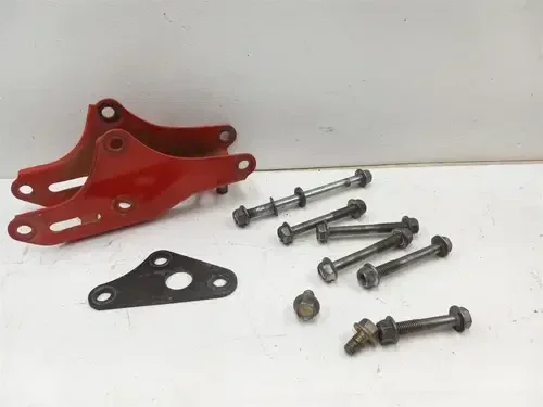 Yamaha 225 TT TT225 Motor Mount Bracket & Bolts 1986 1987 PA AP-153