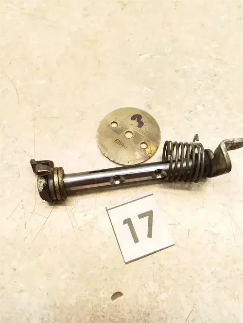 Yamaha XS750 Carb Carburetor Right Throttle Shaft #17 1977 1978 UO AP-426